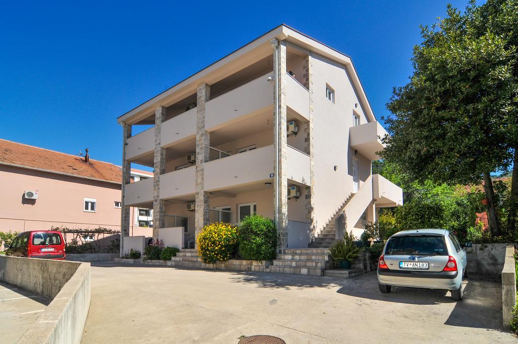 Apartments Samardzic Тиват Екстериор снимка